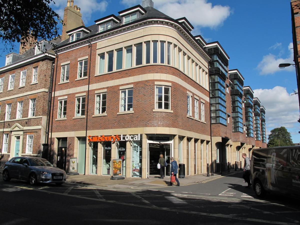 Churchill Two Bedroom Apartments With Free Parking And The Minster View York Exteriör bild