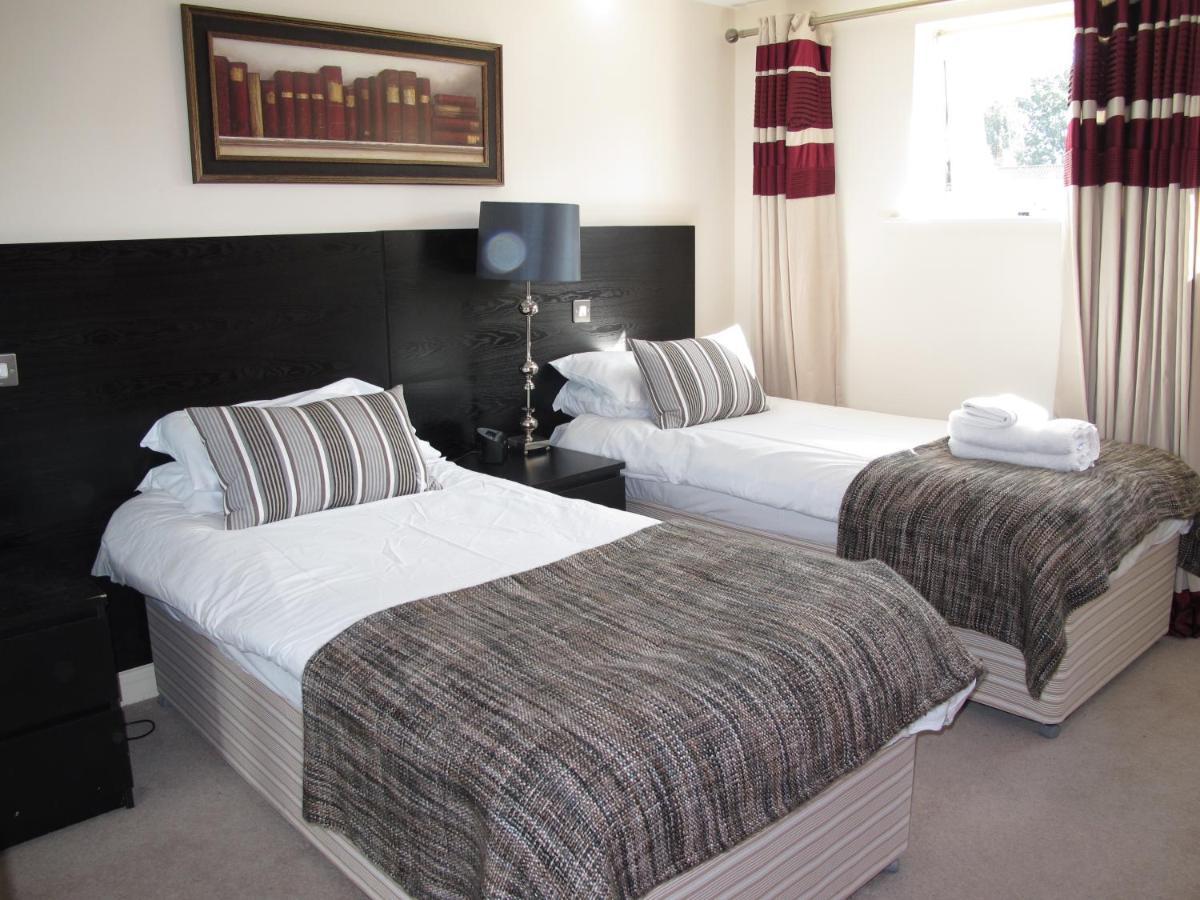 Churchill Two Bedroom Apartments With Free Parking And The Minster View York Exteriör bild