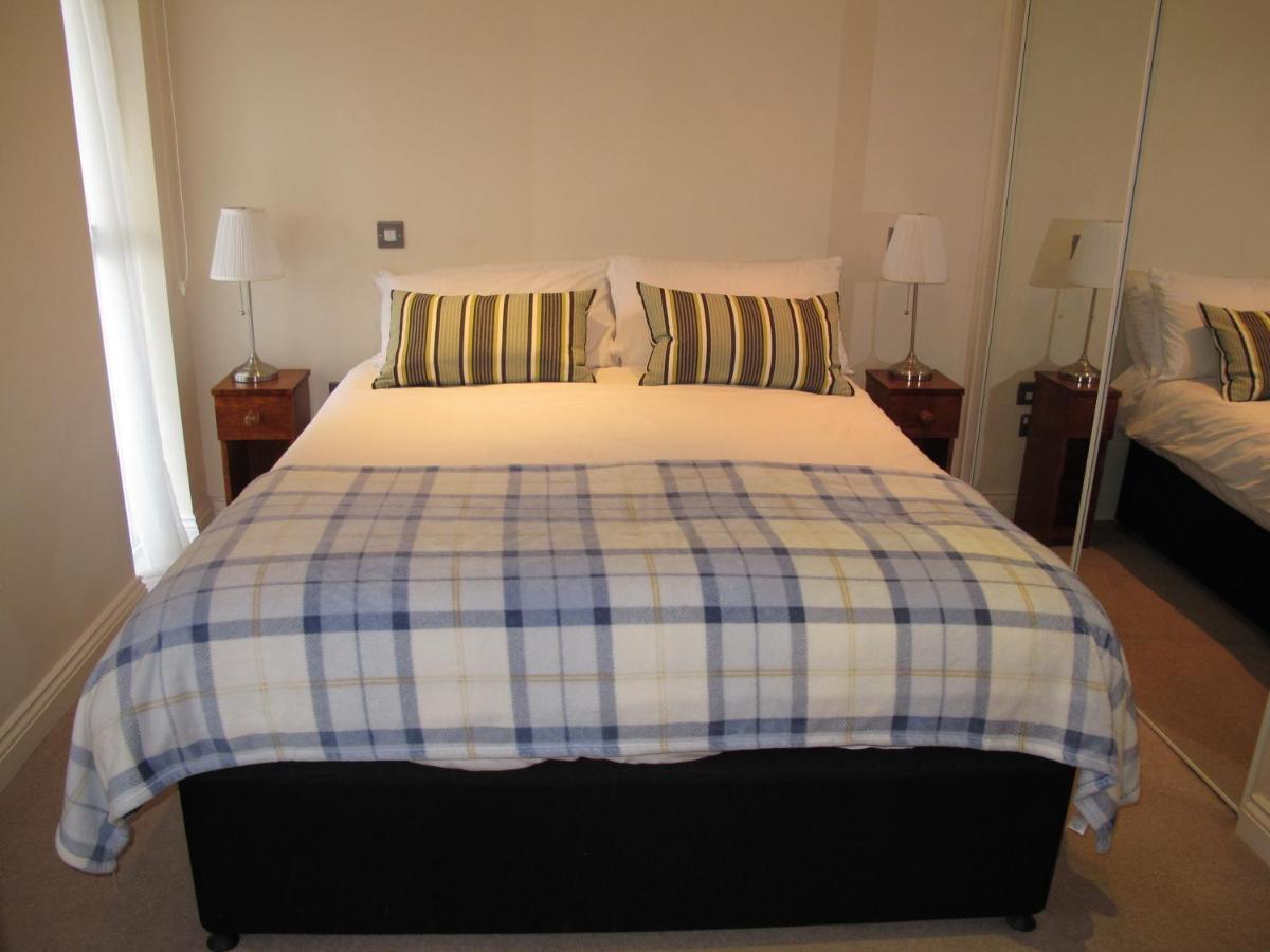 Churchill Two Bedroom Apartments With Free Parking And The Minster View York Exteriör bild