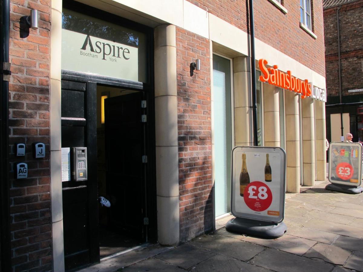 Churchill Two Bedroom Apartments With Free Parking And The Minster View York Exteriör bild