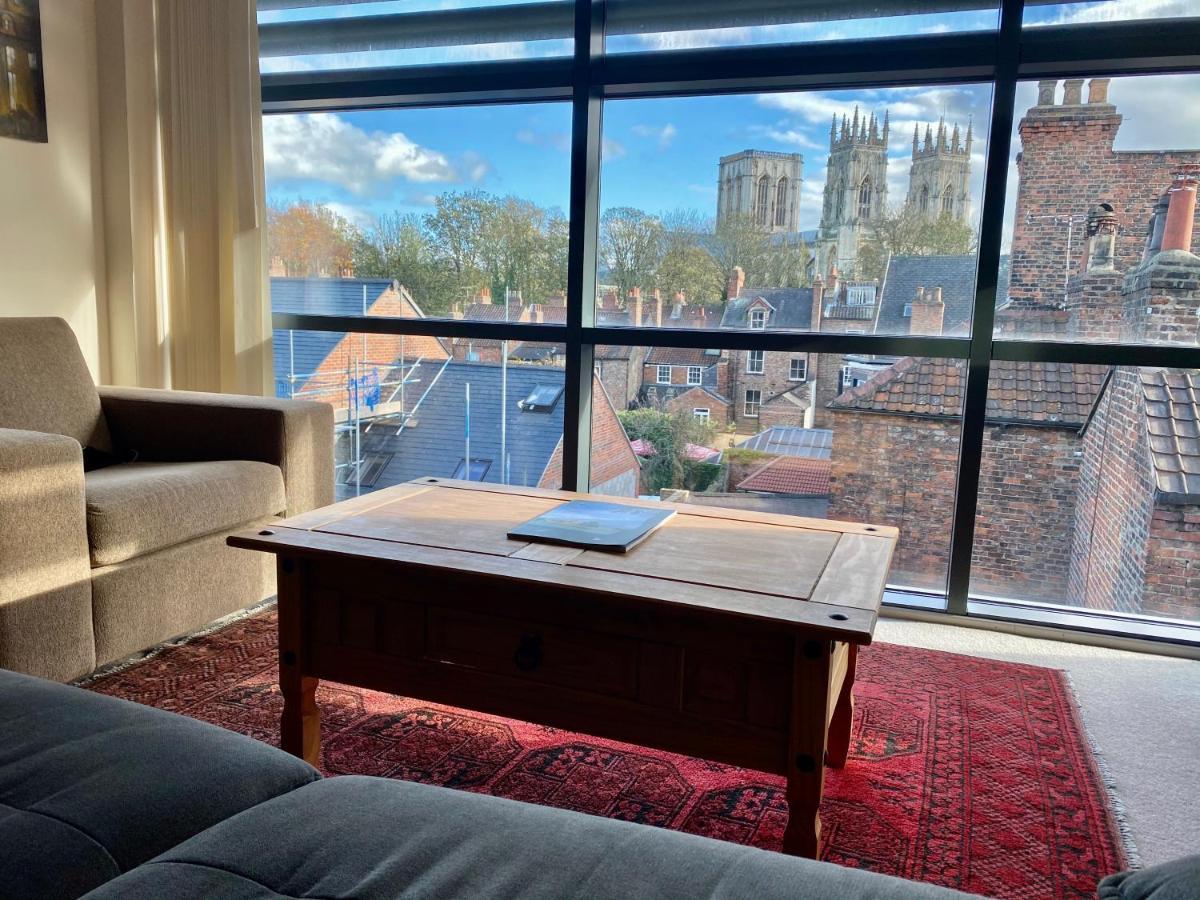 Churchill Two Bedroom Apartments With Free Parking And The Minster View York Exteriör bild