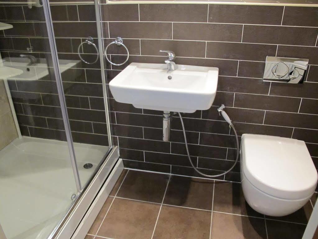 Churchill Two Bedroom Apartments With Free Parking And The Minster View York Exteriör bild