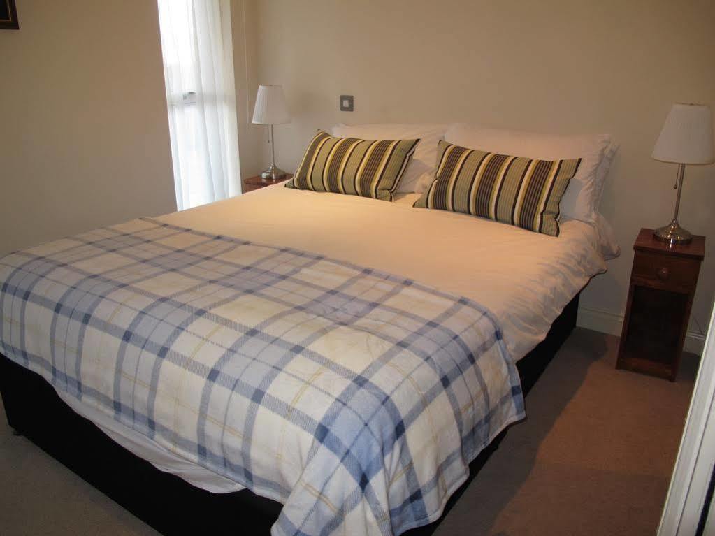 Churchill Two Bedroom Apartments With Free Parking And The Minster View York Exteriör bild