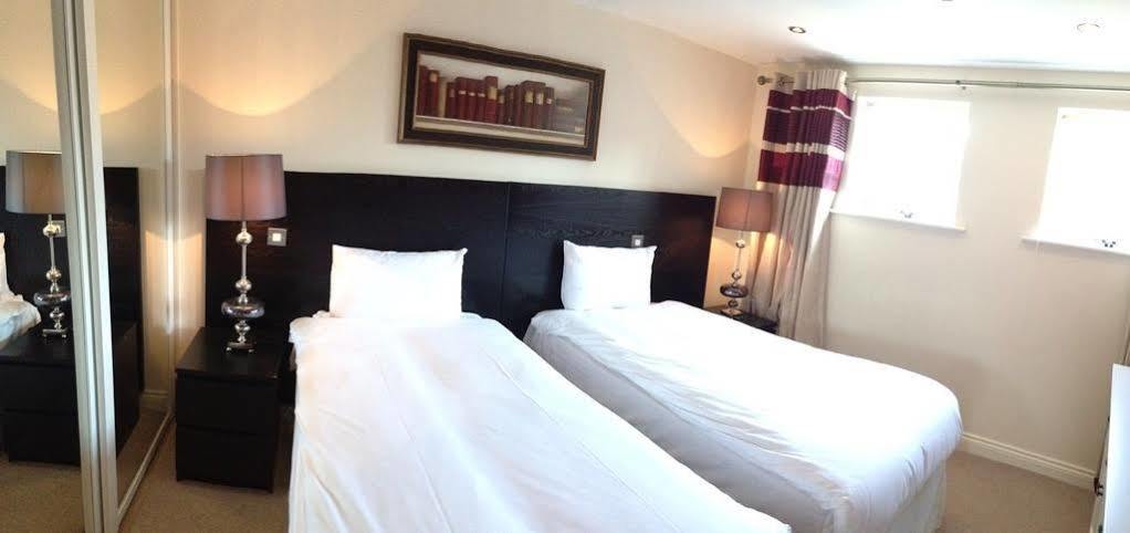 Churchill Two Bedroom Apartments With Free Parking And The Minster View York Exteriör bild